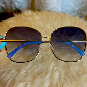 Beautiful New without Tags oversized Vince Camuto Sunglasses-